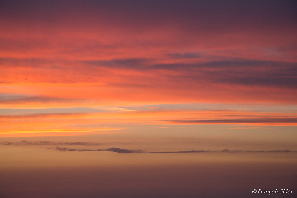 Levé du jour dans les nuages