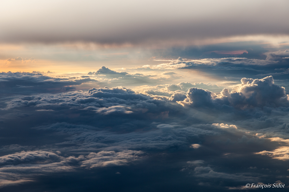 Couché de soleil sur les nuages 1